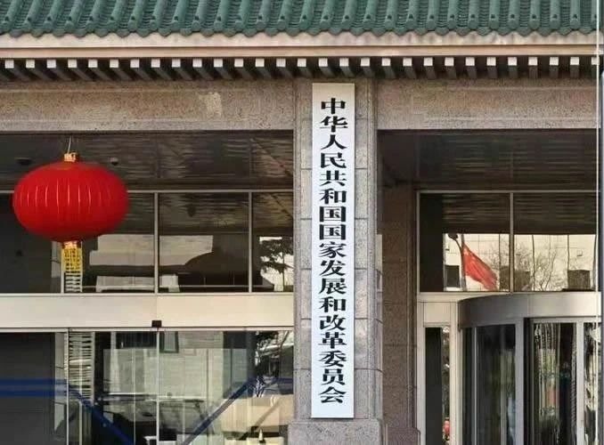 亏损加大 国家发改委：肉鸡每只亏损2.17元 蛋鸡养殖每只亏损41.5元， 预计蛋价先涨后稳，鸡价延